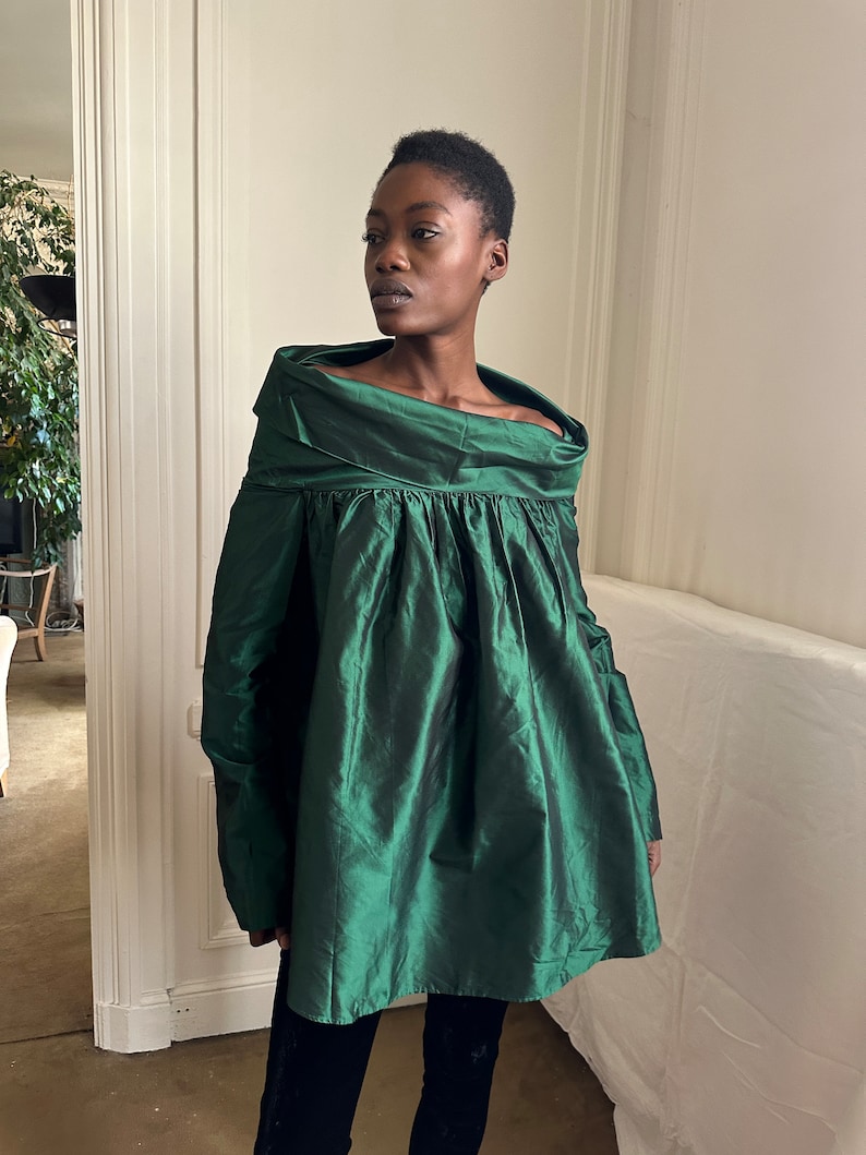 1990s Romeo Gigli green taffeta silk blouse with removable long sleeves, huge collar / extra small small image 1