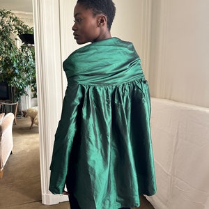 1990s Romeo Gigli green taffeta silk blouse with removable long sleeves, huge collar / extra small small image 5