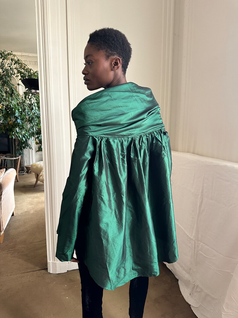 1990s Romeo Gigli green taffeta silk blouse with removable long sleeves, huge collar / extra small small image 5