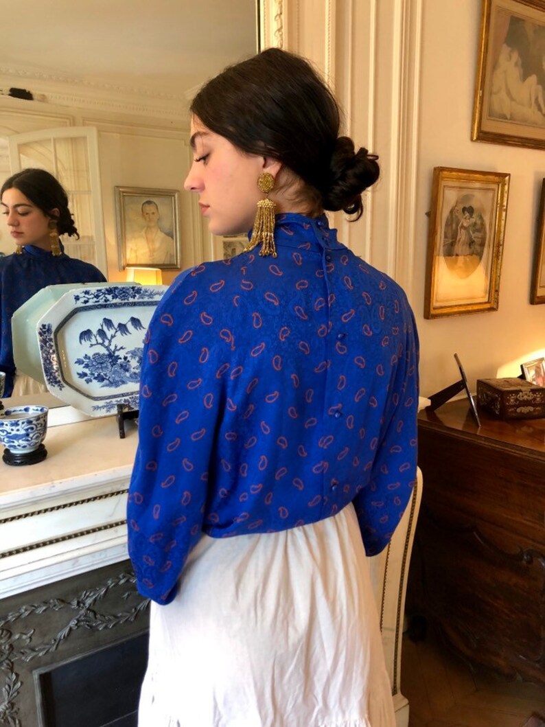medium wide sleeves buttoned back small high collar 1970s Lanvin cobalt blue silk paisley print blouse