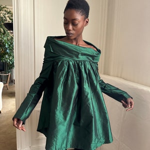 1990s Romeo Gigli green taffeta silk blouse with removable long sleeves, huge collar / extra small small image 2