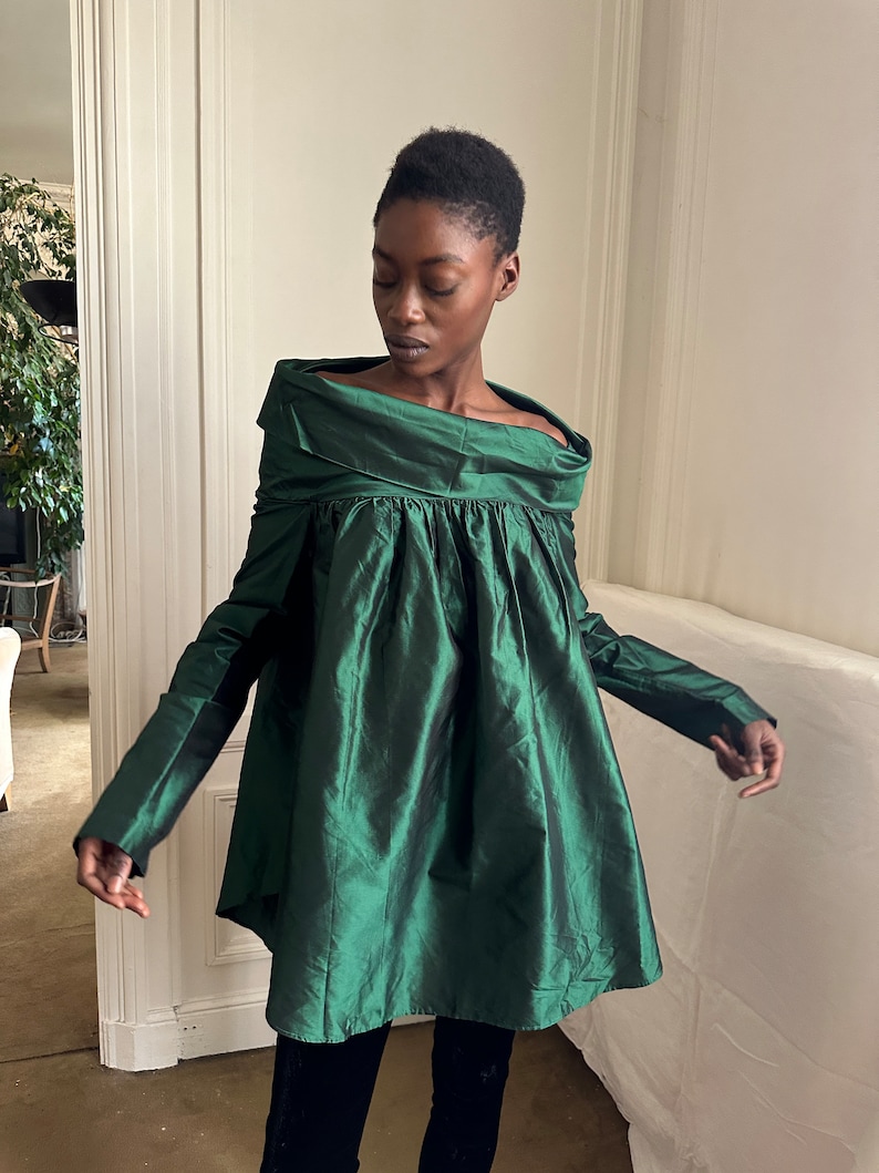 1990s Romeo Gigli green taffeta silk blouse with removable long sleeves, huge collar / extra small small image 2