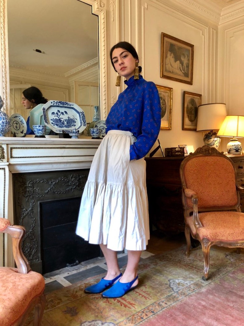 medium wide sleeves buttoned back small high collar 1970s Lanvin cobalt blue silk paisley print blouse