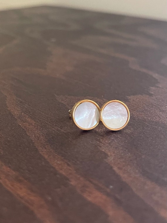 Flat pearl deals stud earrings