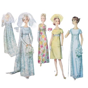 Puede incluir: Un patrón de costura vintage que presenta cuatro diseños de vestidos diferentes. Los vestidos son todos largos y tienen una variedad de escotes y mangas. El patrón incluye un vestido de estampado floral, un vestido amarillo y dos vestidos blancos. Uno de los vestidos blancos es un vestido de novia con velo.
