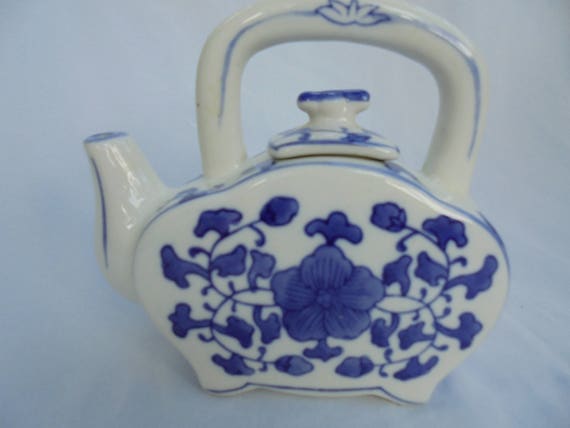 BLUE WILLOW Teapot, CHINOISERIE Teapot,Chinese Teapot, Asian Teapot, Blue White Pottery, Hand Painted Teapot, Asian Accents,Blue White China Il_570xn