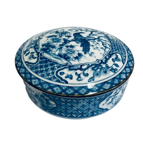 BLUE WHITE, CHINOISERIE Chic, Trinket Box, Vintage Ceramic,  Vanity Table Decor, Jewellery Box Big Gift Idea