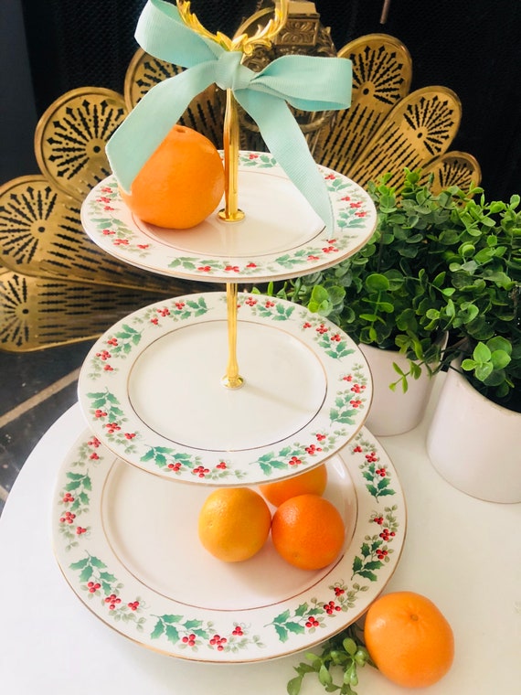 CHRISTMAS CAKE STAND, Holiday Party, Seasonal Home Decor, Gibson china, Holly Mistletoe Il_570xn