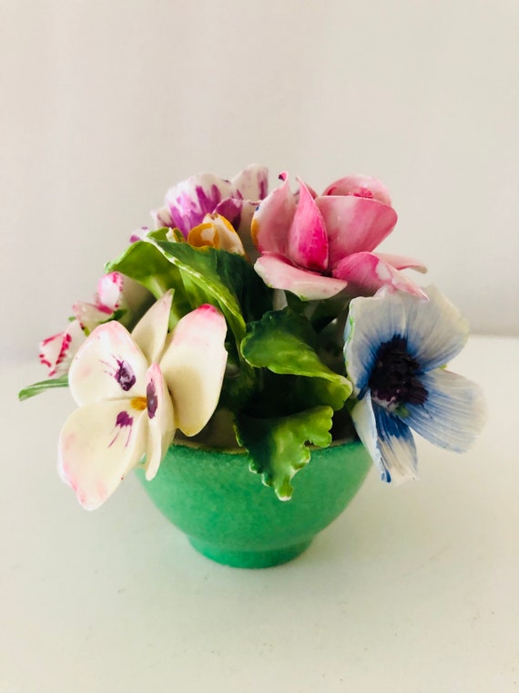 PORCELAIN BOUQUET STAFFORDSHIRE, Pink Rose, White Pansy, Vanity Table Decor, Collectible Figurine, Gift for mom grandma, Wedding Decoration Il_570xn