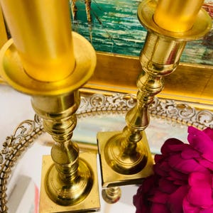 Vintage Brass Candleholders | Hollywood Regency Pair | Elegant Brass Taper Holders | Midcentury Decor Bild 3