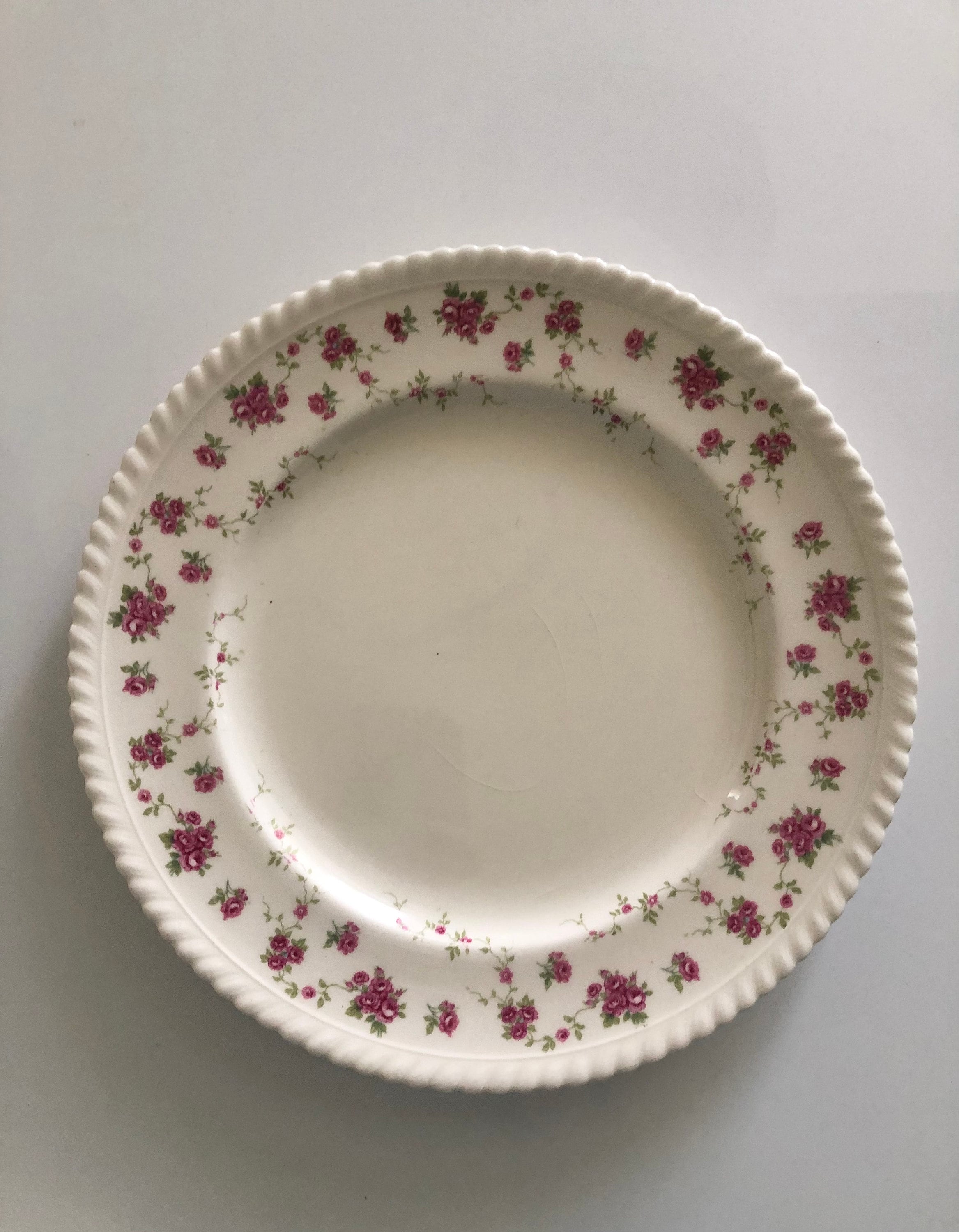 Johnson Brothers, ANTIQUE Collectible Plate, Rambler Rose, Dinner