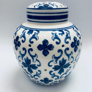 BLUE WHITE VASE Ginger Jar Lantern Chinoiserie Chic Pierced  Flowers Floral Vintage Ceramic