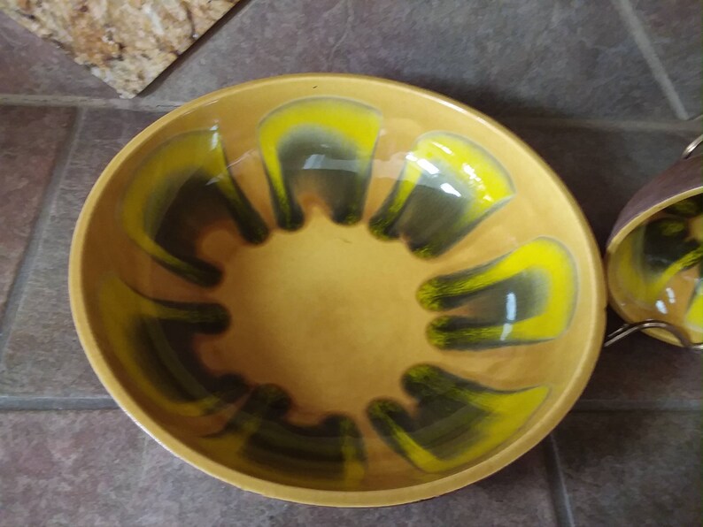 Beautilful Vintage California Pottery 613A /& 613B USA Excellent Condition Retro Yellow and Green Chip and Dip Unique Wood Grain Exterior