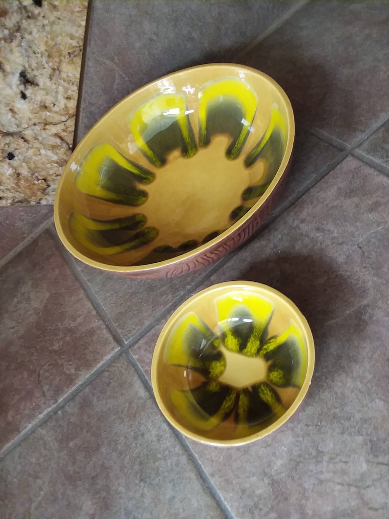 Beautilful Vintage California Pottery 613A /& 613B USA Excellent Condition Retro Yellow and Green Chip and Dip Unique Wood Grain Exterior