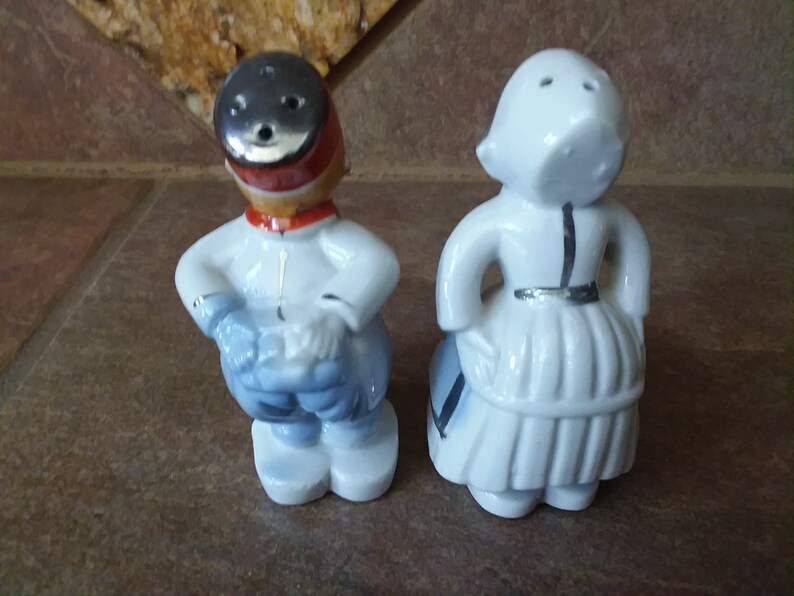 Very Cute Vintage Dutch Boy and Girl Kissing Salt and Pepper Shakers ...
