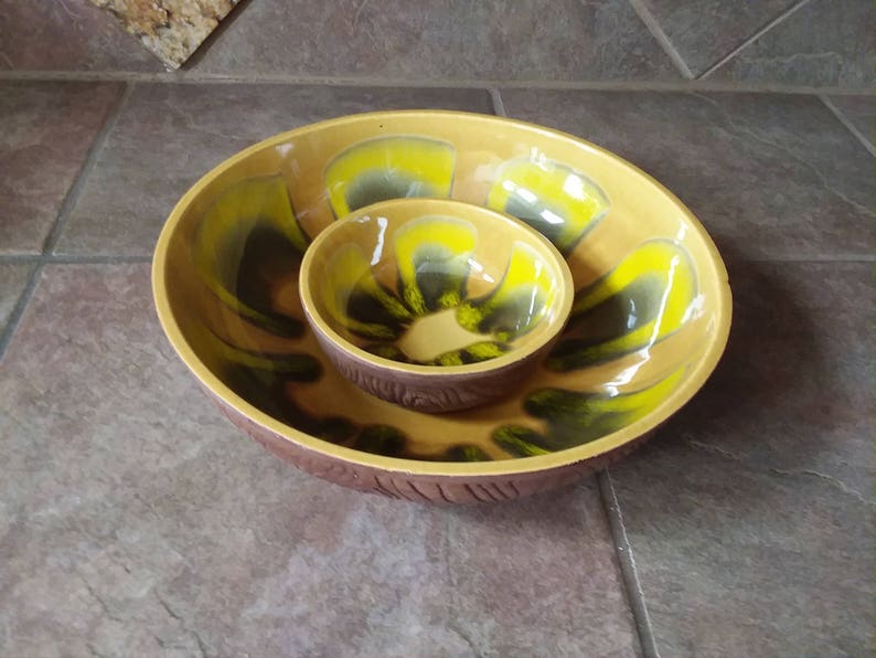 Beautilful Vintage California Pottery 613A /& 613B USA Excellent Condition Retro Yellow and Green Chip and Dip Unique Wood Grain Exterior