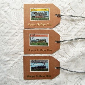 3 Étiquettes cadeaux happy father’s day - Eco Friendly Railway Postage Stamp Tag Set - Collection recyclée - Timbres de train