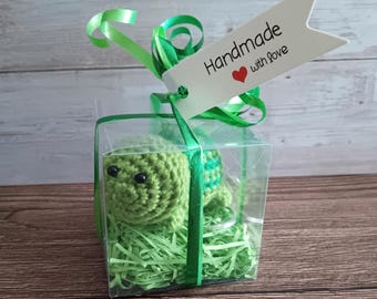 Turtle Keyring in a Gift Box - Crochet Keychain Knit Miniature Stuffed Animal Soft Toy - Mini Party Favour Bag Stocking Filler Birthday Gift