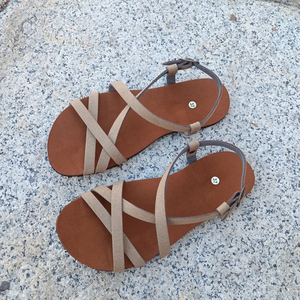 Barefoot LOS ANGELES、TAUPE カラー、2025 年の新コレクション、20% オフ、ヴィーガン サンダル、ベアフット サンダル、Vibram supernewflex ソール 4 mm。