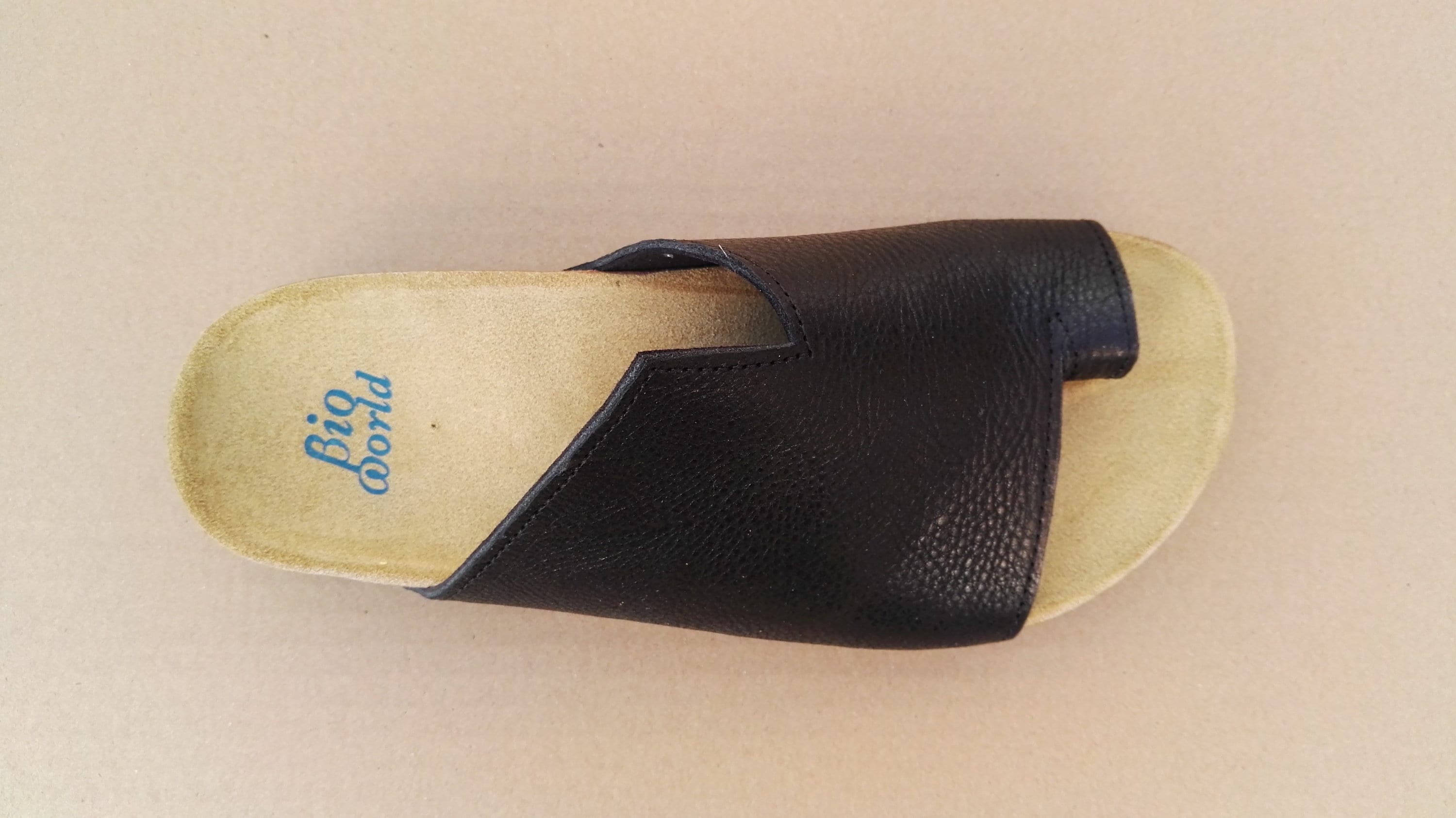 AVILA BLACK, 20% off, Vegan sandaks, cruelty-free sandals, eco-friendly, animal-free sandals, fashionable vegan, summer vegan sandals.