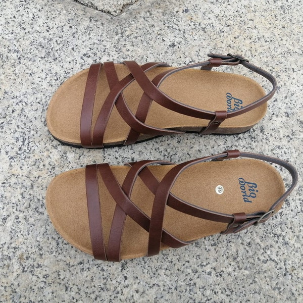 DELFOS brown, 20% off, Vegan sandaks, cruelty-free sandals, eco-friendly, animal-free sandals, fashionable vegan, summer vegan sandals.