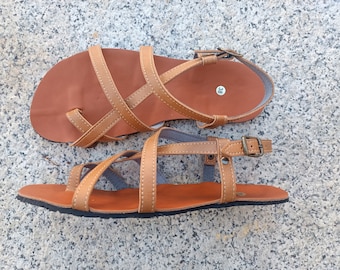 BAREFOOT HECTOR, couleur Camel, promotion 20% de réduction, sandass végétalien, sandales sans cruauté, sandales végétaliennes d'été respectueuses de l'environnement