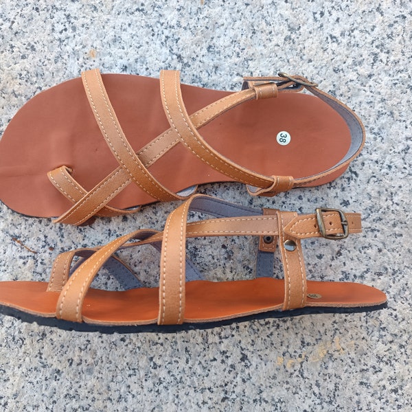 BAREFOOT HECTOR, couleur Camel, promotion 20% de réduction, sandass végétalien, sandales sans cruauté, sandales végétaliennes d'été respectueuses de l'environnement