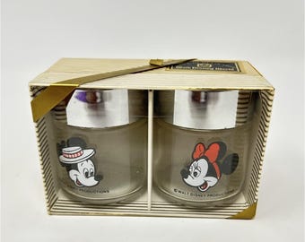 Vintage Walt Disney World Mickey en Minnie Mouse zout- en peperstrooiers in een glazen doos.
