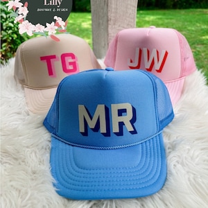 Preppy Otto Truckerkeps med djärva initialer och monogram