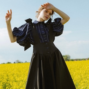 Woman midi skirt / woman black skirt / pocket voluminous skirt / suspender black skirt / height waist black skirt / button up woman skirt
