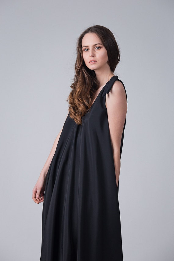 Schwarzes langes leichtes Kleid / Voluminöses schwarzes - Etsy Österreich