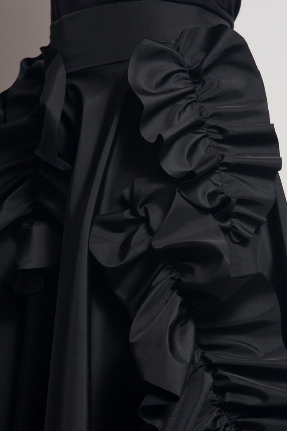 Machat Asymmetric Frill Skirt black