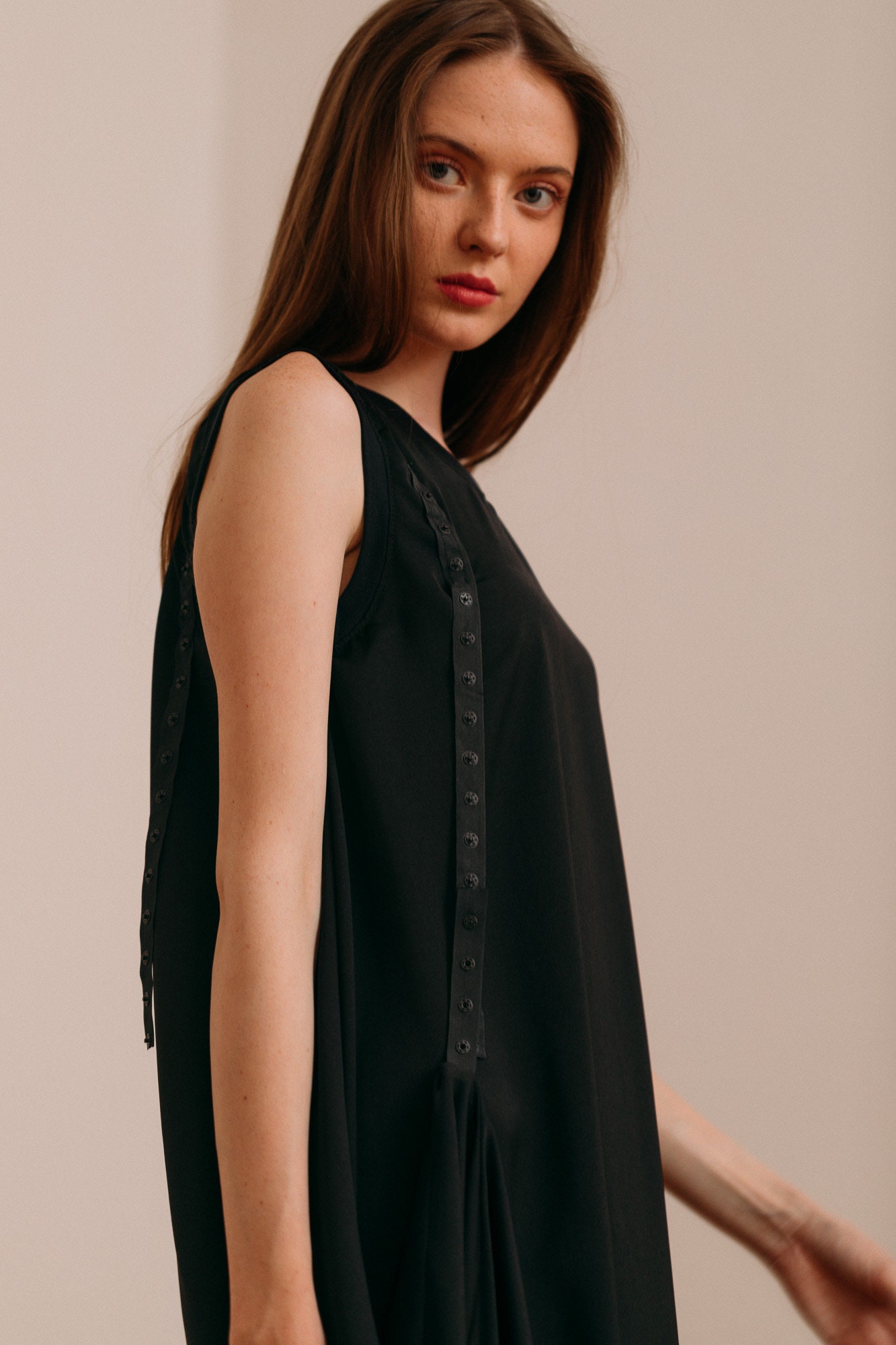【elfelfelfarchives】RAGLAN L LOGO DRESS [BLACK] RAGLAN METAL LOGO DRESS [BLACK] - elfelfelf archives | 60