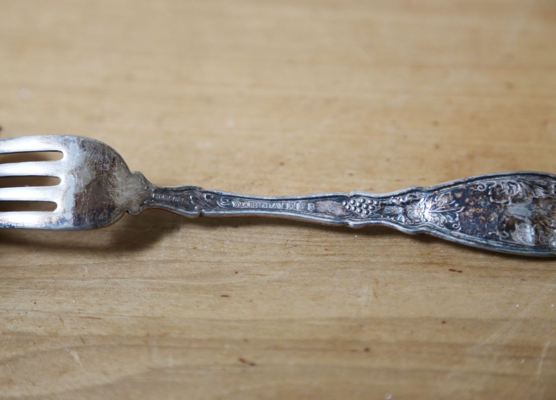 Silver Plated Forks, Set of 4 Wm A Rogers Grape Pattern From