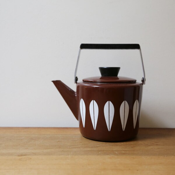 Cathrineholm tea kettle // brown and white  // lotus patterm // mid century modern kitchen