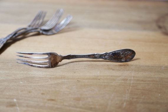 Silver Plated Forks, Set of 4 Wm A Rogers Grape Pattern From