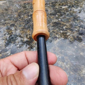Pręt ferrocerowy Bushcraft 4&quot; x 1/2&quot; / krzesiwo / pręt ferro / mischmetal z uchwytem z drewna kamforowego