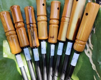 Varilla de ferrocerio para bushcraft / acero para fuego / varilla de ferrocerio / mischmetal con mango de madera de tejo del Pacífico