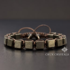 Fools Gold, Pyrite Cube Shaped Beaded Mens Bracelet Gemstone Shamballa Energy Bracelet Cadeau de Noël pour lui Wrap Bracelet Macrame Homme