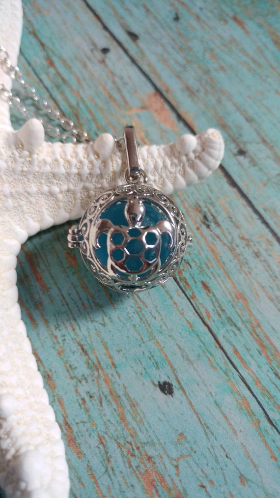 Sea Turtle Jewelry Necklace Great Gift for Mom Sea Turtle Pendant with Sea Glass color