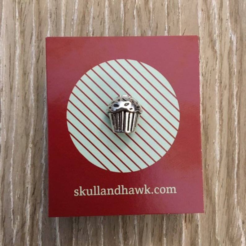 Food Men/'s Fashion Cupcake Silver Tone Baker Gift Muffin Man Lapel Pin Tie Tack Suit Jacket Accessories