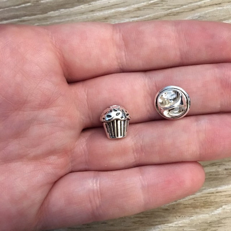 Food Men/'s Fashion Cupcake Silver Tone Baker Gift Muffin Man Lapel Pin Tie Tack Suit Jacket Accessories