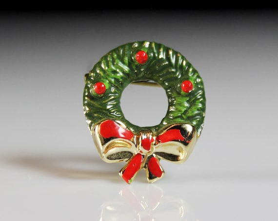 Christmas Wreath Pin, Enamel, Holiday, Giftware, Lapel Pin