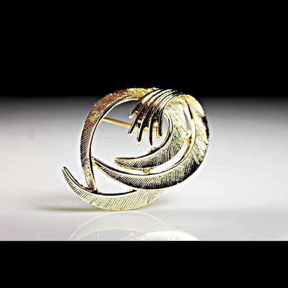 Sarah Coventry Swirl Brooch, Gold Tone, Fashion Pin, Costume Jewelry, Collectible, Woman's Gift, Signed