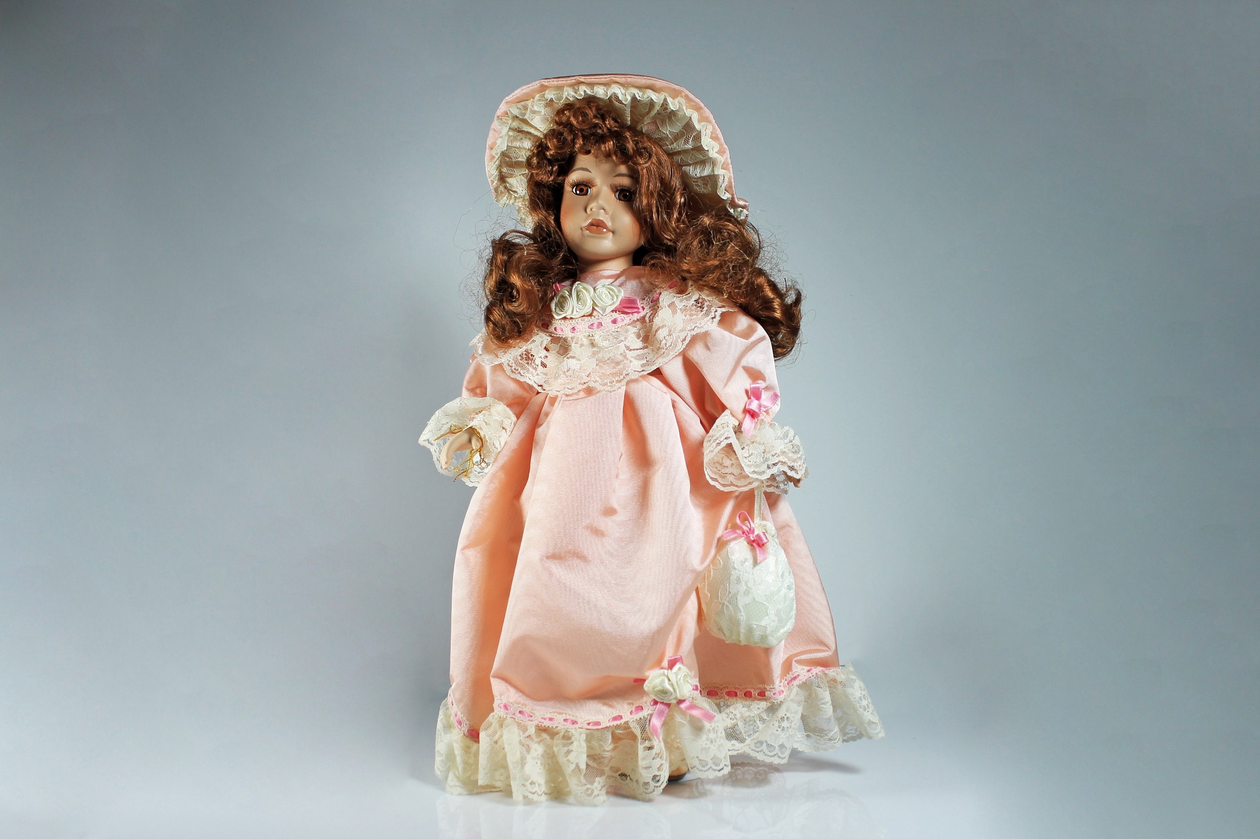Dolls сайт. Куклы порцелан Доллс. The Collectors choice куклы. Коллекционные фарфоровые куклы Викторианские леди. Красивые фарфоровые куклы.