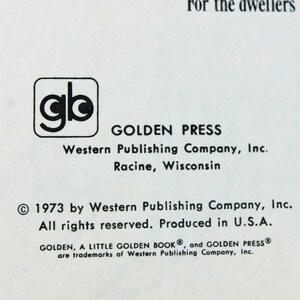 K&ouml;nnte beinhalten: Schwarzwei&szlig;es Logo f&uuml;r Golden Press, ein Unternehmen der Western Publishing Company, Inc. mit Sitz in Racine, Wisconsin. Copyright 1973. Alle Rechte vorbehalten. Hergestellt in den USA. Golden, A Little Golden Book und Golden Press sind Marken der Western Publishing Company, Inc.