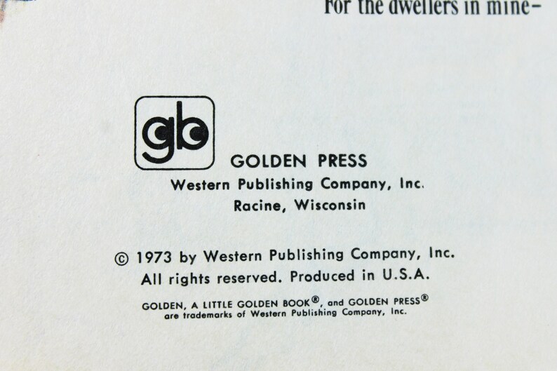 K&ouml;nnte beinhalten: Schwarzwei&szlig;es Logo f&uuml;r Golden Press, ein Unternehmen der Western Publishing Company, Inc. mit Sitz in Racine, Wisconsin. Copyright 1973. Alle Rechte vorbehalten. Hergestellt in den USA. Golden, A Little Golden Book und Golden Press sind Marken der Western Publishing Company, Inc.