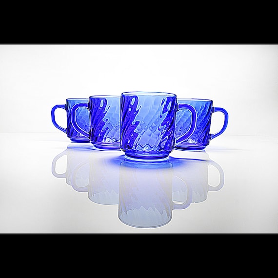 Arcoroc France Cobalt Blue Glass Mugs – Torsade Saphir Swirl Pattern, 10 oz Vintage French Glassware - Set of 4