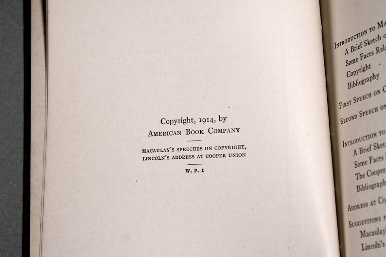 Op de afbeelding: Copyrightpagina van een boek dat in 1914 werd uitgegeven door de American Book Company. Het boek bevat toespraken over auteursrecht van Macaulay en een toespraak van Lincoln aan de Cooper Union.