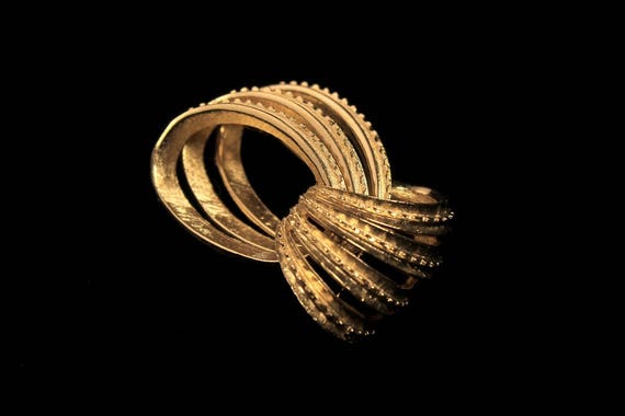 Coro Gold Tone Brooch, Interlocking Rings, Lockin… - image 3